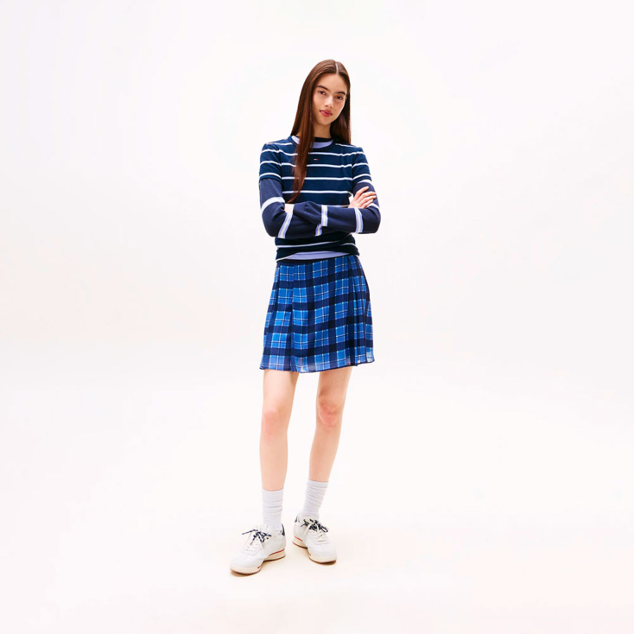 lace-up-sneakers-with-lugged-soles