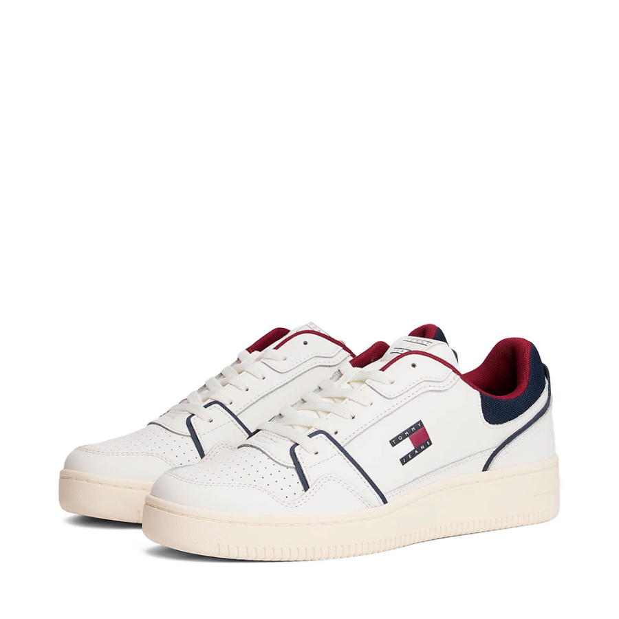 scarpe-da-basket-con-suola-sottile-e-dentata scarpe-da-basket-con-suola-sottile-e-dentata