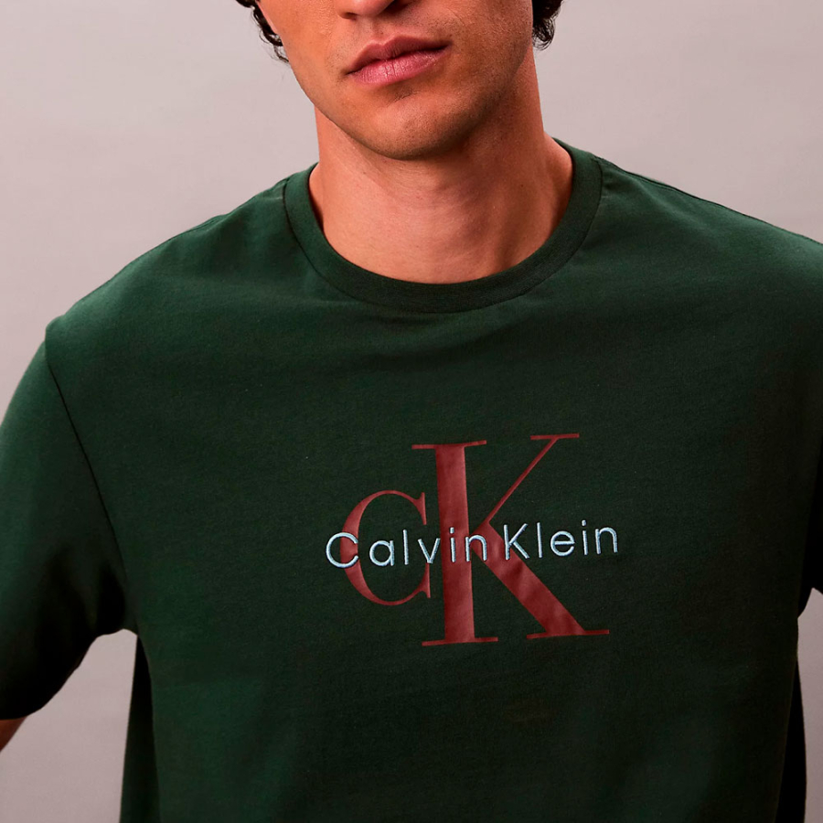 camiseta-con-logo-monograma