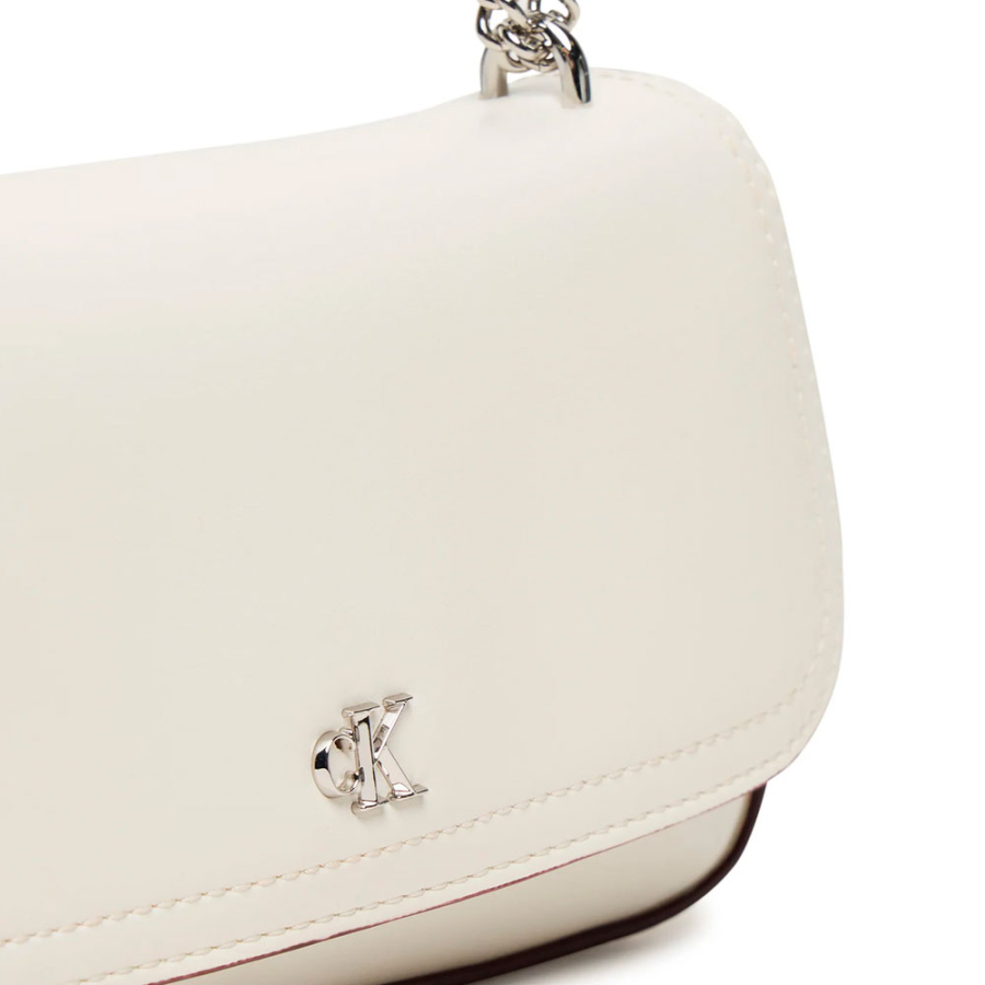piccola-borsa-a-tracolla-con-catena-metallica-con-logo-monogramma