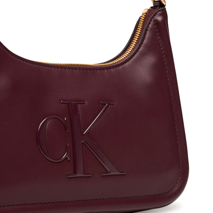 bolso-de-hombro-con-logo-monograma-grabado