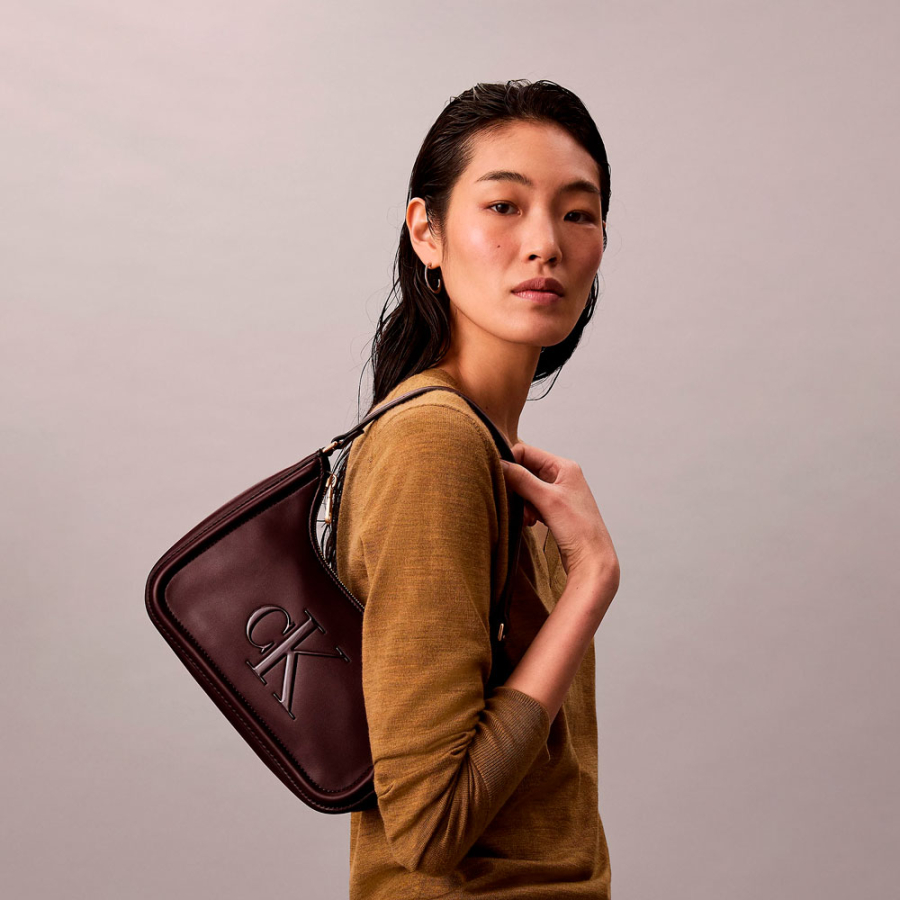 bolso-de-hombro-con-logo-monograma-grabado