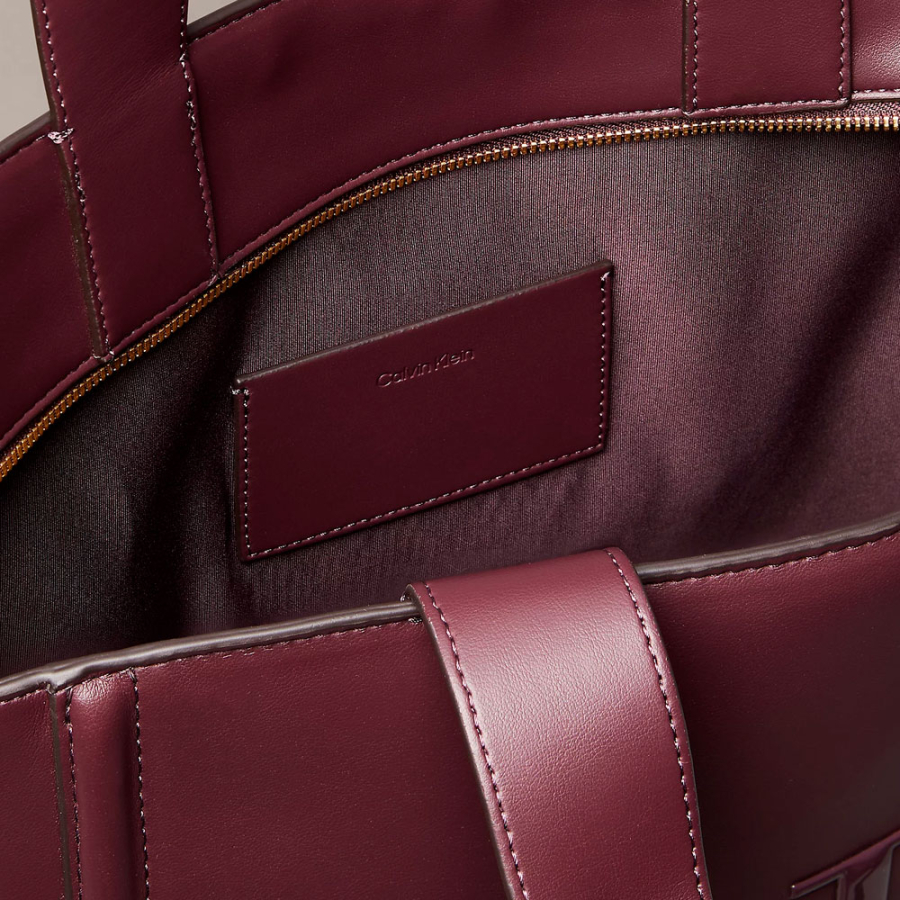 bolso-tote-con-monograma-grabado