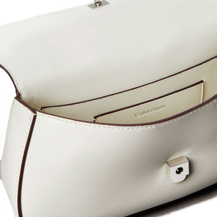 bolso-tote-con-herraje-con-logo-monograma