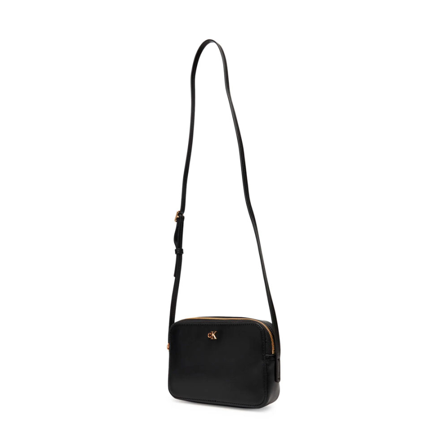 bolso-cruzado-con-herraje-con-logo-monograma
