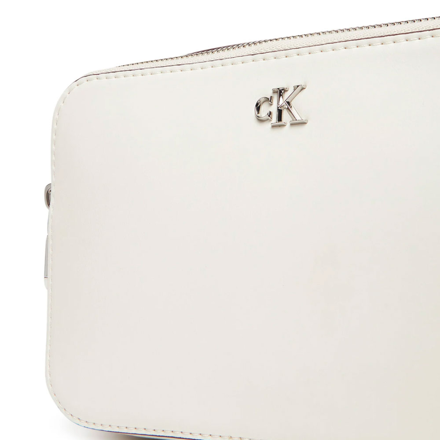 bolso-cruzado-con-herraje-con-logo-monograma