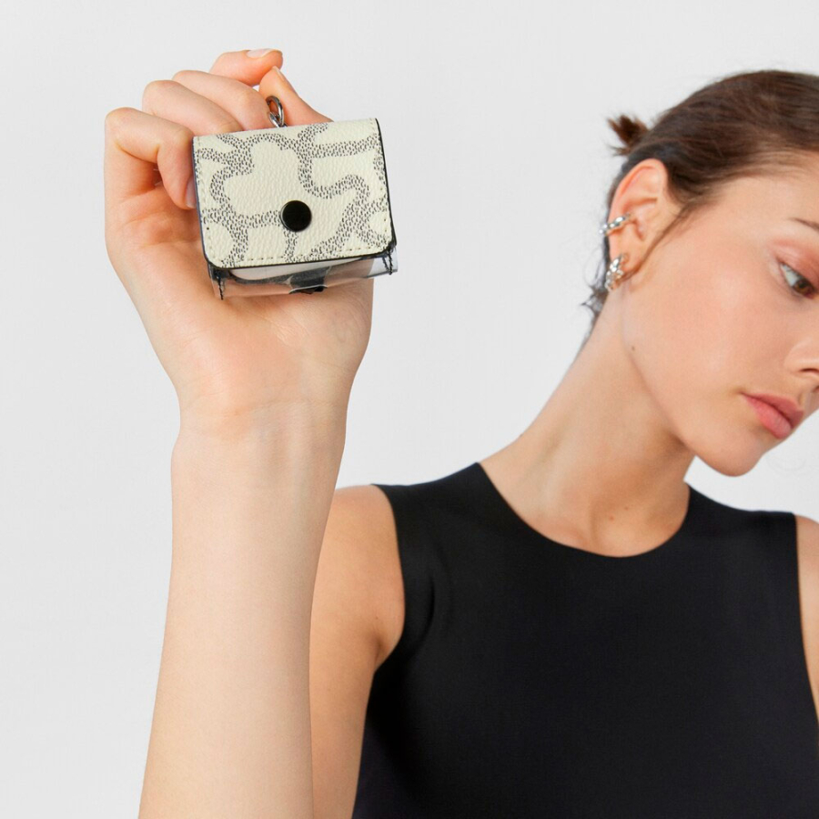 capa-para-airpods-tous-kaos-summer-medium-preta capa-para-airpods-tous-kaos-summer-medium-preta