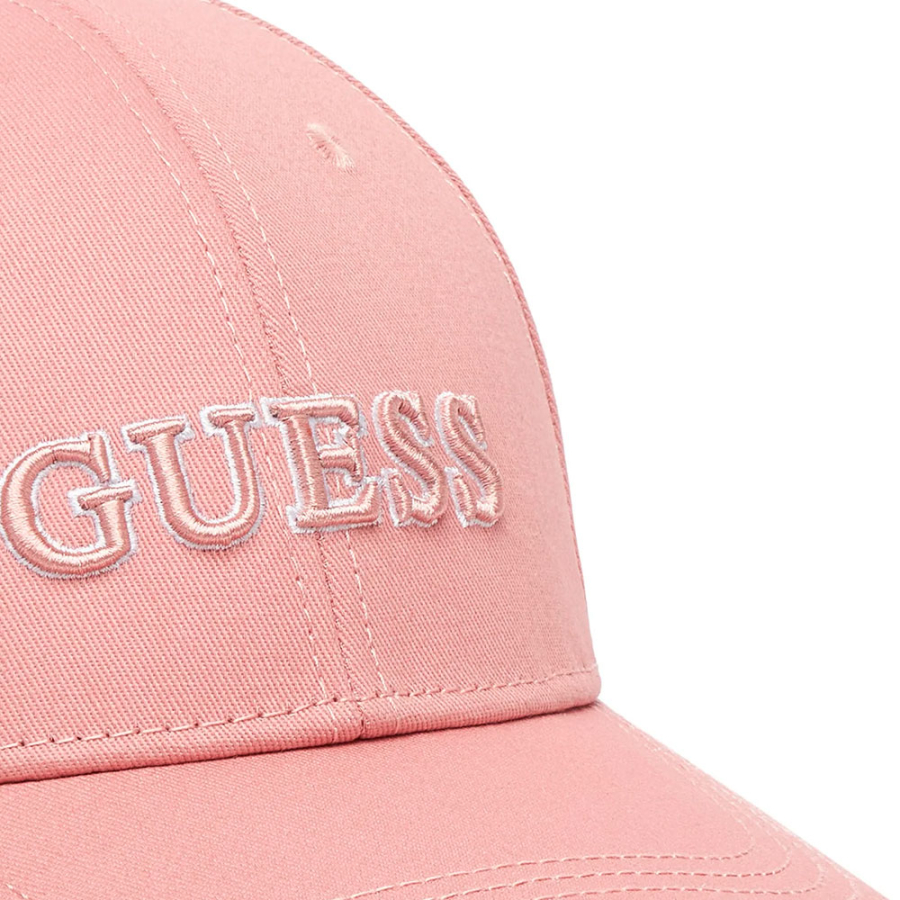 casquette-avec-visiere-et-logo casquette-avec-visiere-et-logo