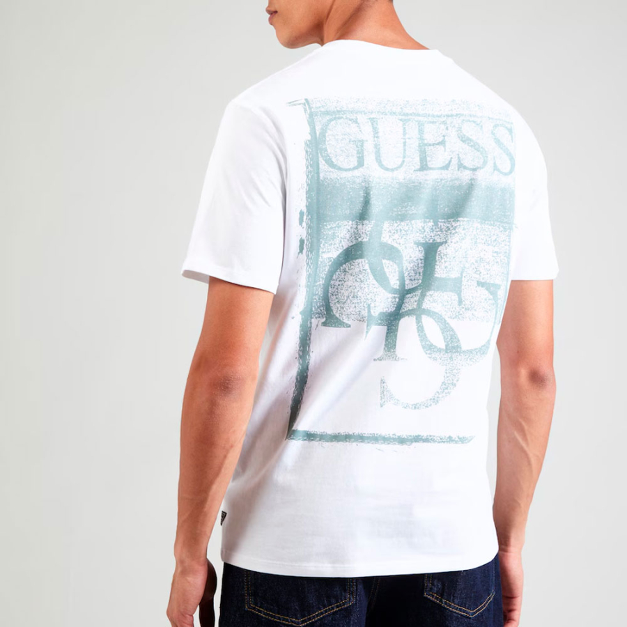 camiseta-con-logotipo-en-la-espalda-oversize