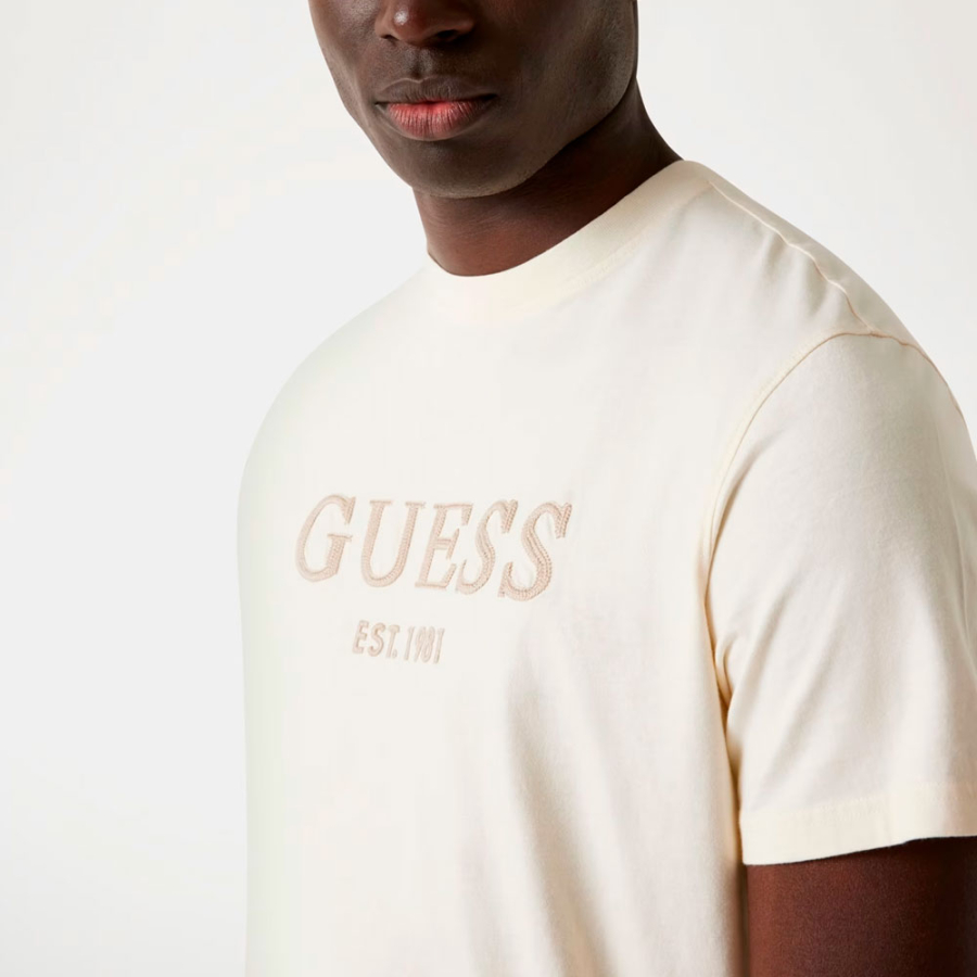 camiseta-com-logo-frontal