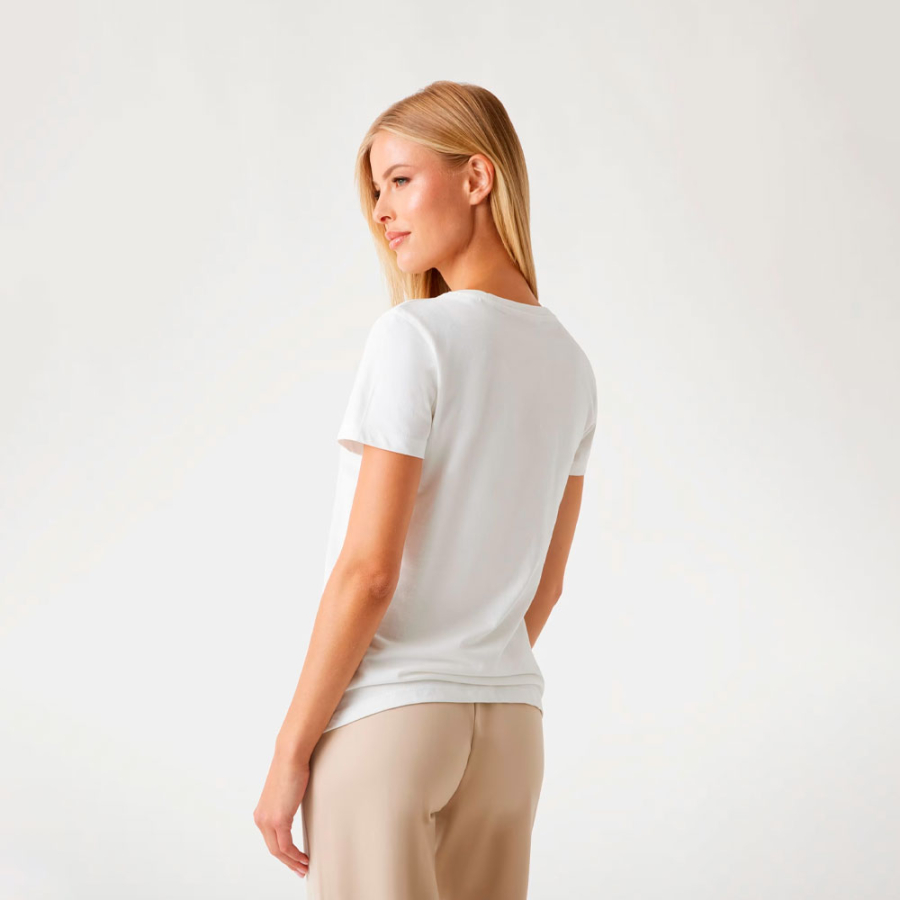 camiseta-com-logo-de-corte-regular