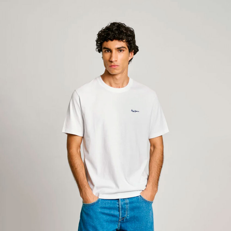camiseta-com-logotipo-bordado-de-corte-regular