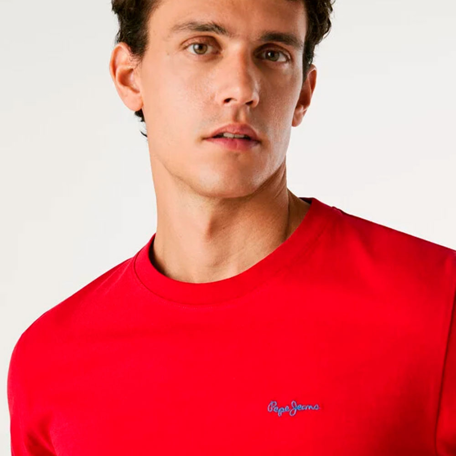 camiseta-com-logotipo-bordado-de-corte-regular