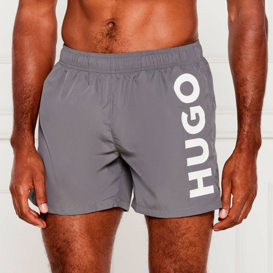 banador-tipo-shorts-de-secado-rapido-con-logo-estampado-vertical