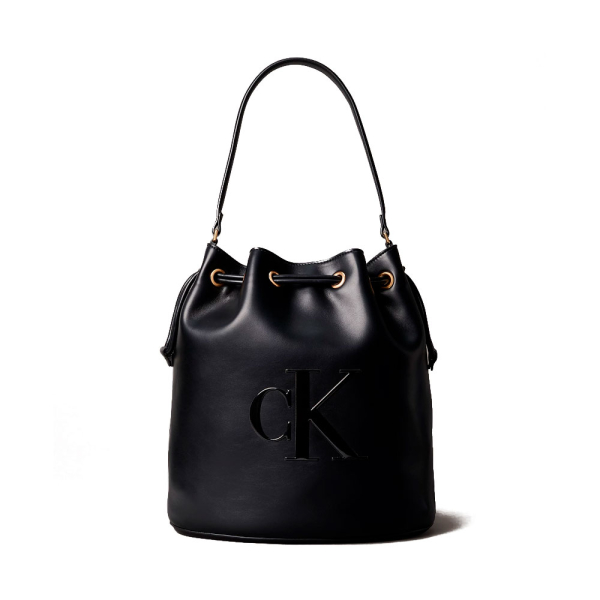 Calvin Klein Sac dos avec logo monogramme grav - U Noir- Ref 91 €