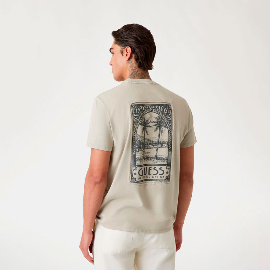 camiseta-com-aplicacao-grande-nas-costas camiseta-com-aplicacao-grande-nas-costas