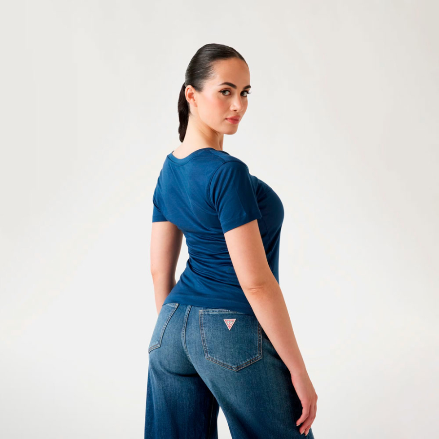 camiseta-com-decote-em-v camiseta-com-decote-em-v