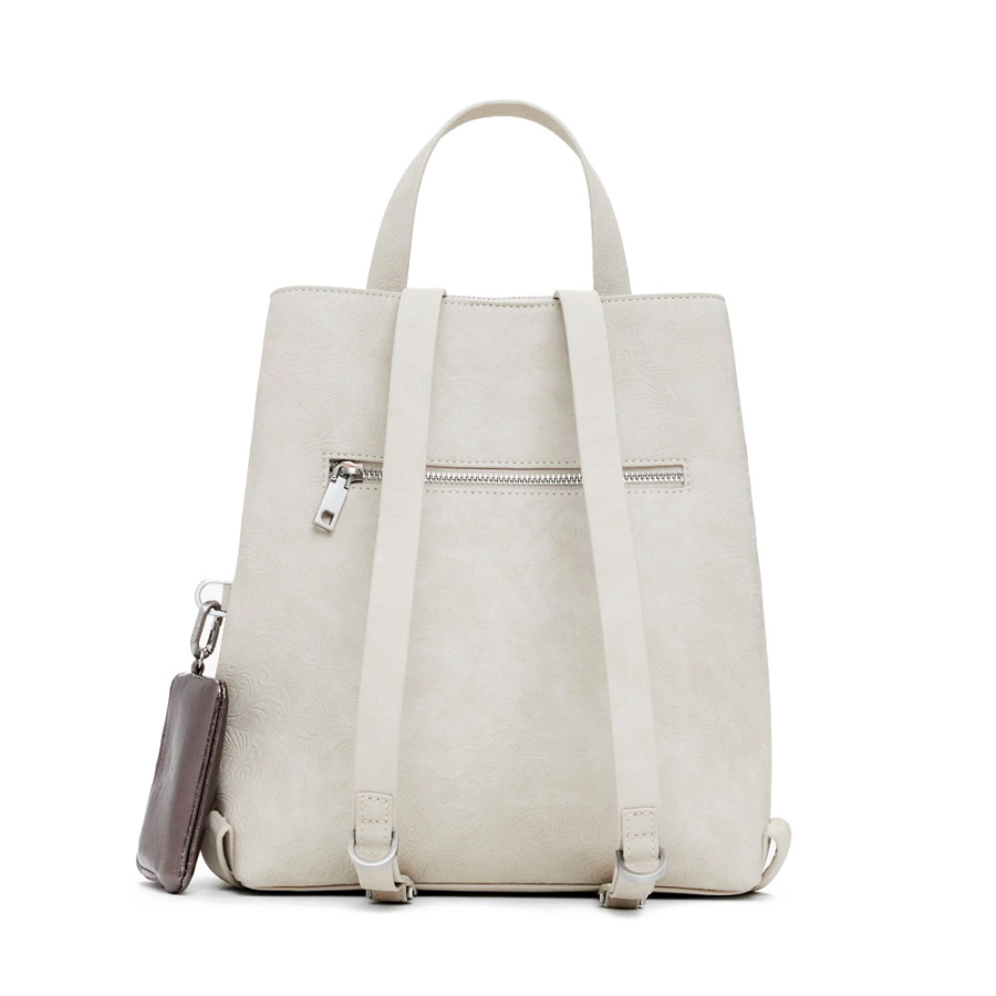 mittelgrosser-rucksack-mit-patch-in-lederoptik mittelgrosser-rucksack-mit-patch-in-lederoptik