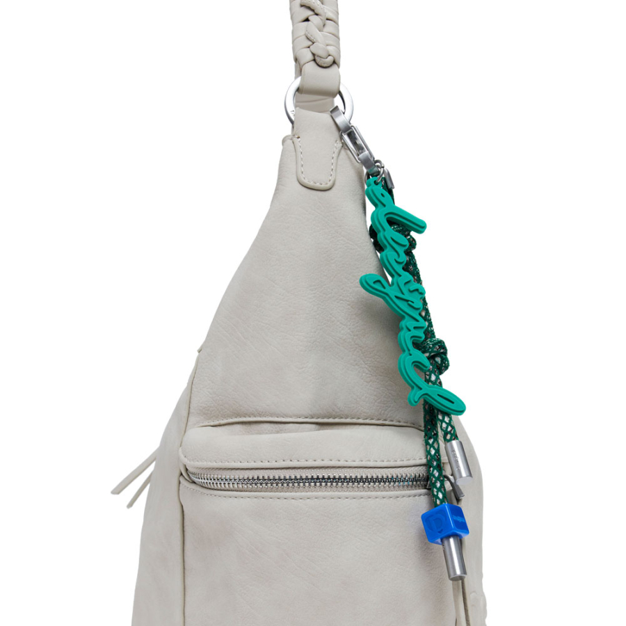 mochila-efecto-piel-logo-grande mochila-efecto-piel-logo-grande