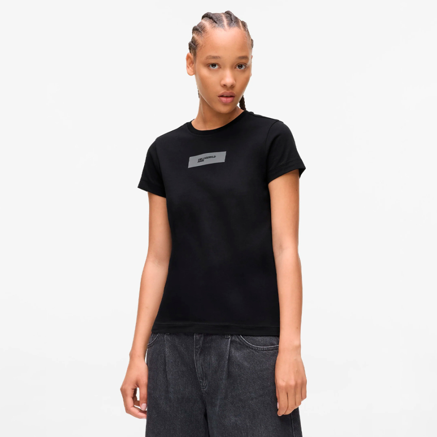 camiseta-con-logotipo-reflectante camiseta-con-logotipo-reflectante