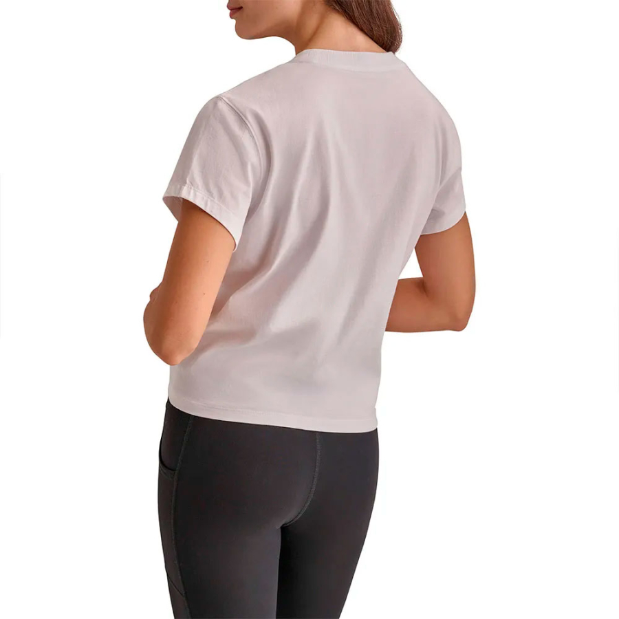 camiseta-de-manga-curta-com-no-frontal-e-mini-logo-de-tachas