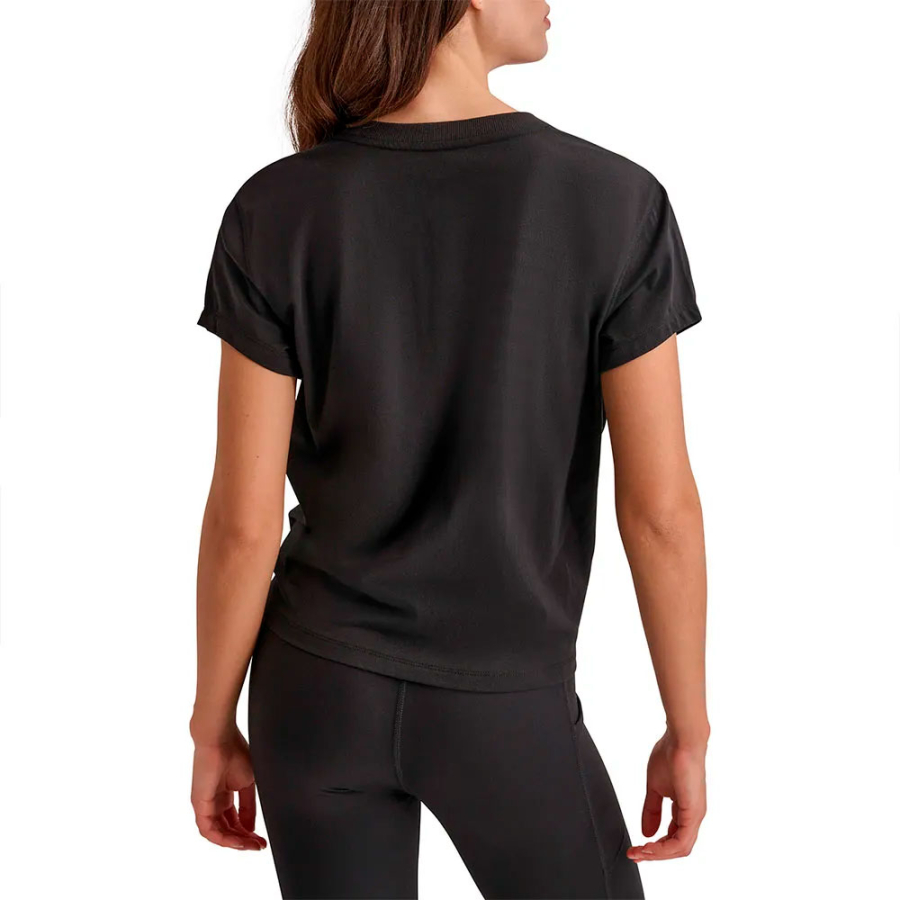 camiseta-de-manga-corta-con-nudo-frontal-y-logo-de-mini-tachuelas camiseta-de-manga-corta-con-nudo-frontal-y-logo-de-mini-tachuelas