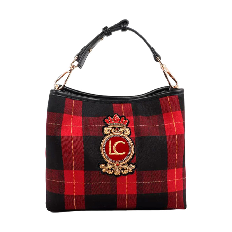 borsa-a-quadri-intrecciata-con-toppa-a-forma-di-scudo borsa-a-quadri-intrecciata-con-toppa-a-forma-di-scudo
