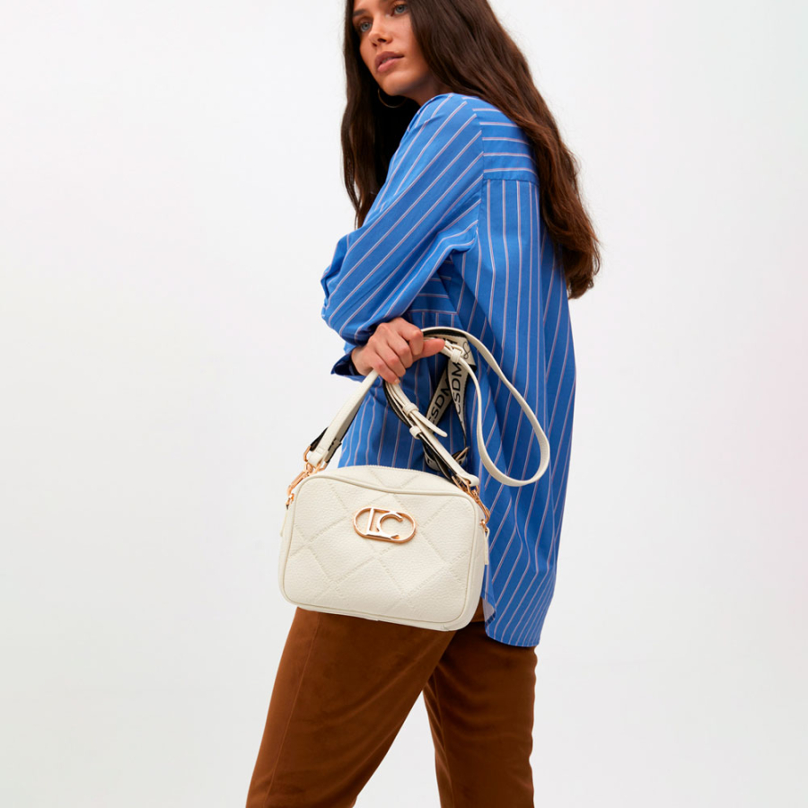 schultertasche-mit-diamant-monogramm schultertasche-mit-diamant-monogramm