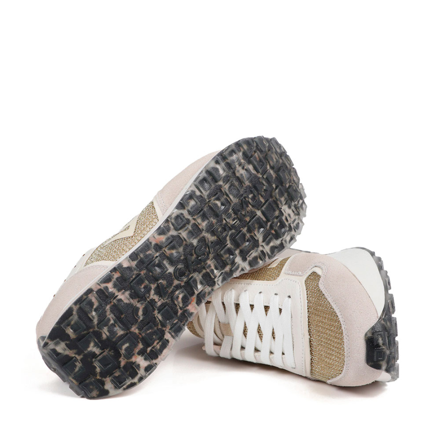 sneaker-mit-personalisierter-sohle-und-goldenen-details sneaker-mit-personalisierter-sohle-und-goldenen-details