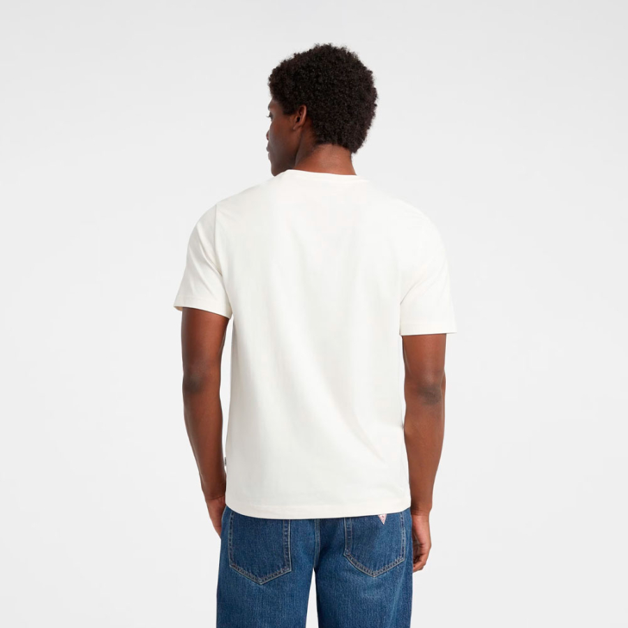 camiseta-com-estampa-frontal-de-logo camiseta-com-estampa-frontal-de-logo