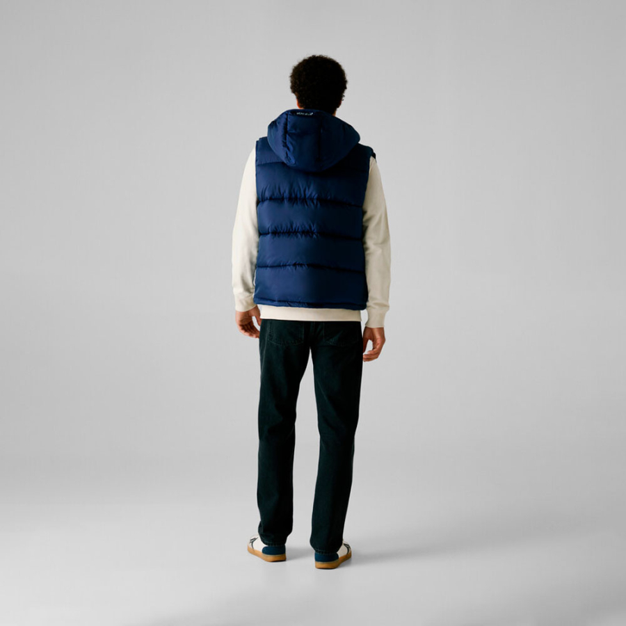 chaleco-capucha-logo-estampado