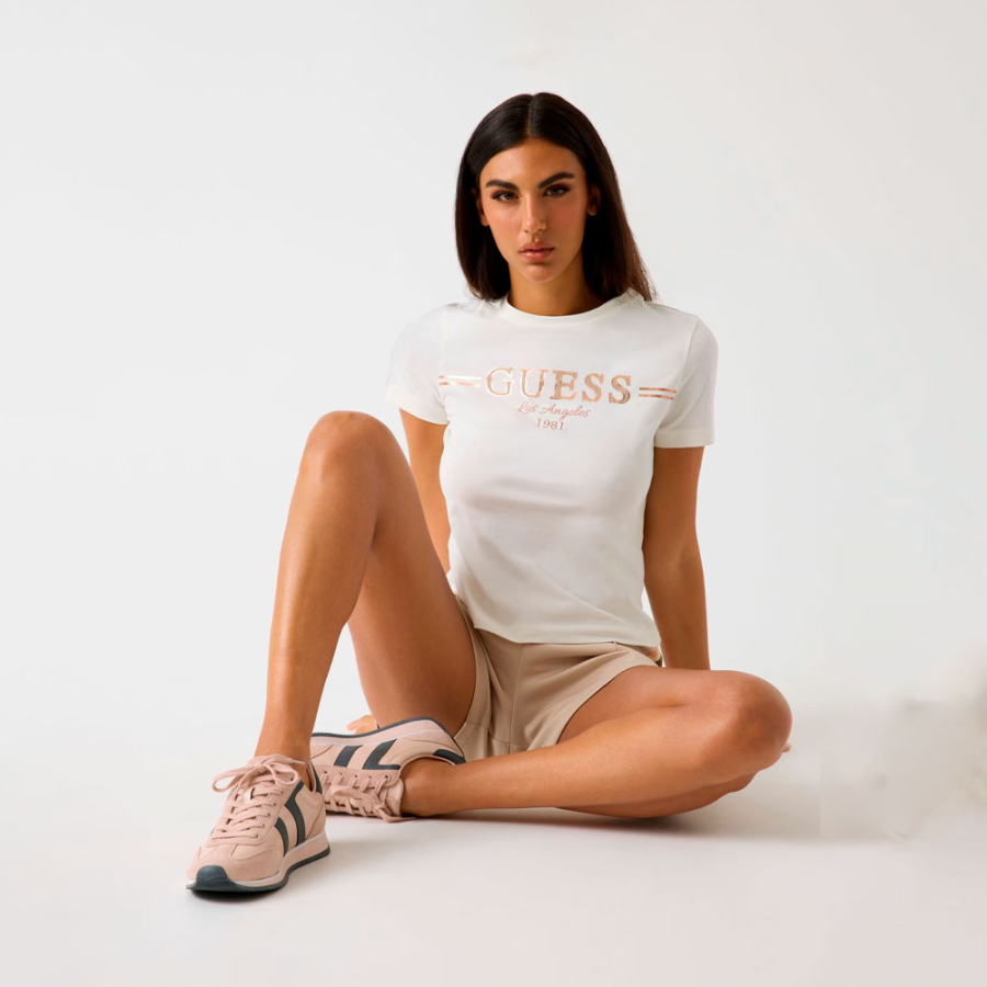 camiseta-com-logotipo-brilhante camiseta-com-logotipo-brilhante