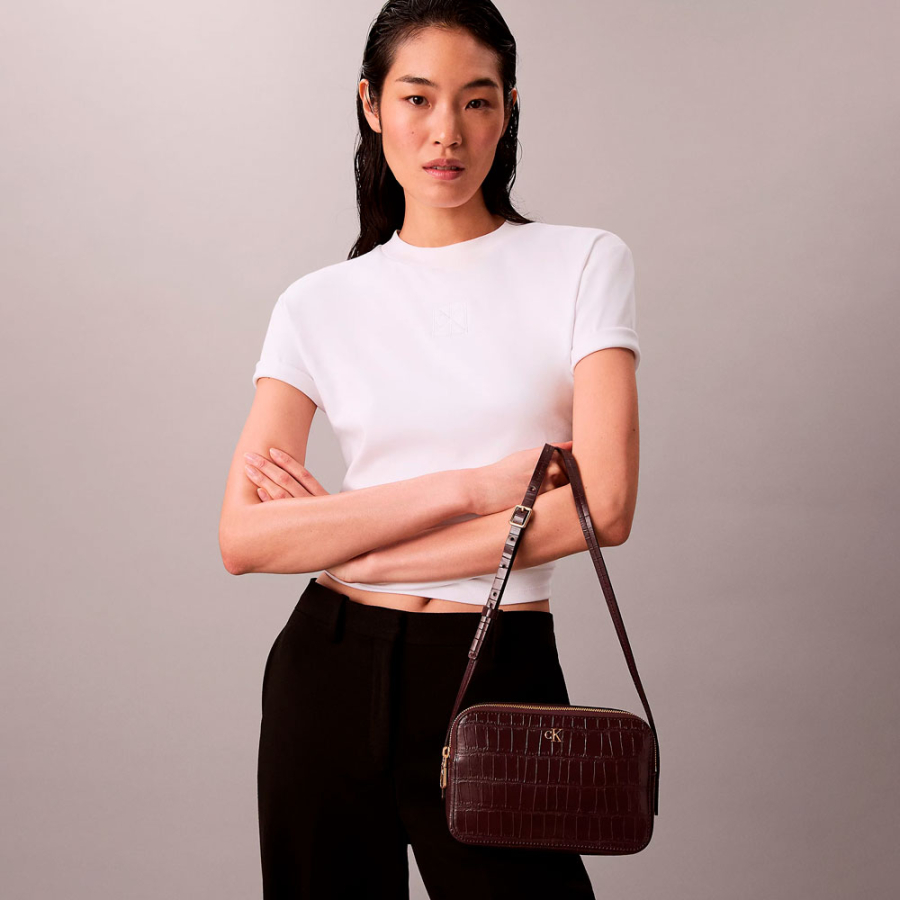 crocodile-effect-shoulder-bag