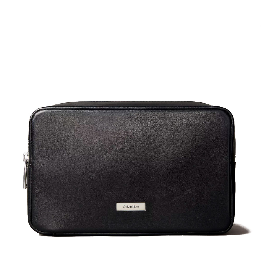 grained-leather-toiletry-bag grained-leather-toiletry-bag