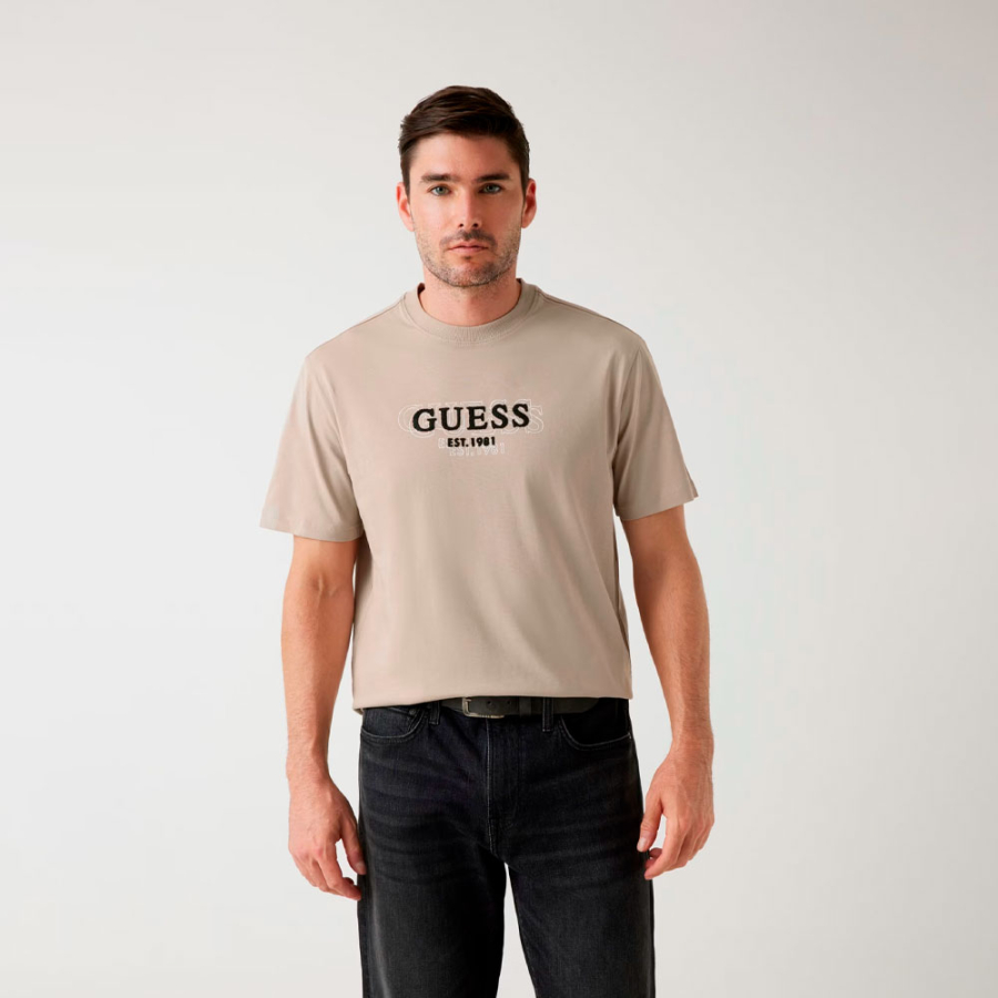 camiseta-con-inscripcion-del-logotipo camiseta-con-inscripcion-del-logotipo