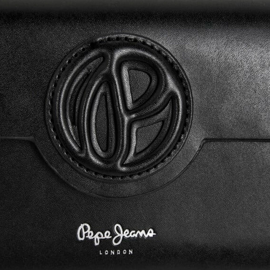 portafoglio-con-monogramma-in-rilievo portafoglio-con-monogramma-in-rilievo