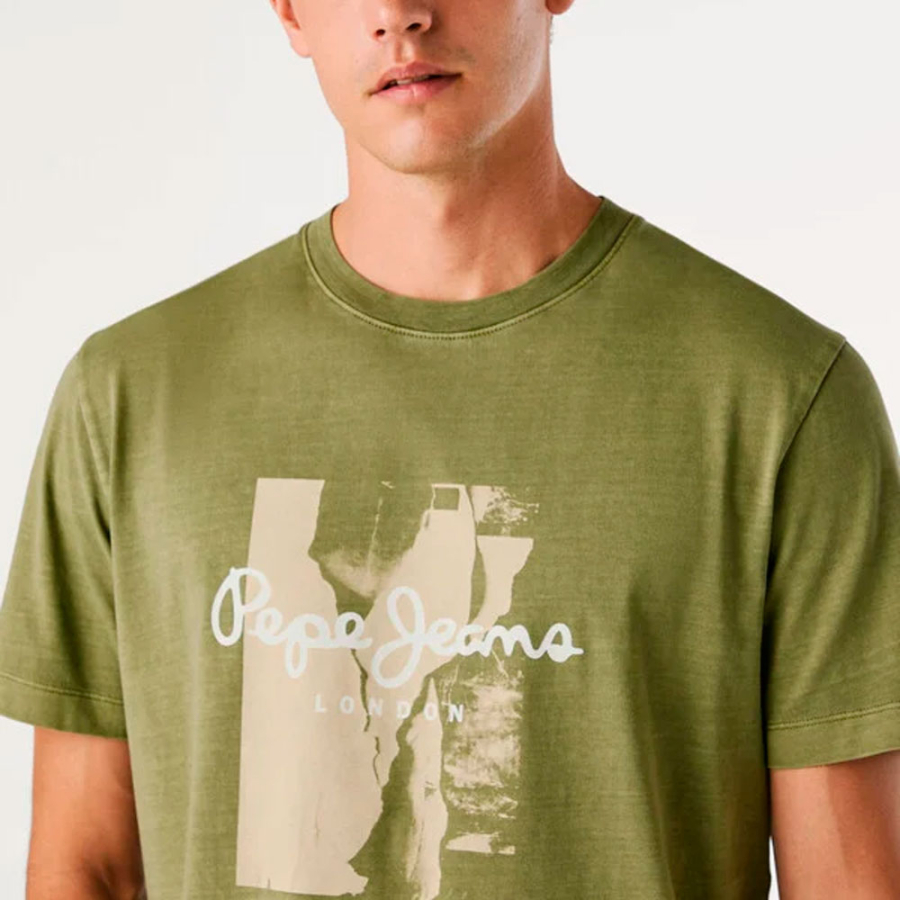 t-shirt-mit-logo-print-in-normaler-passform