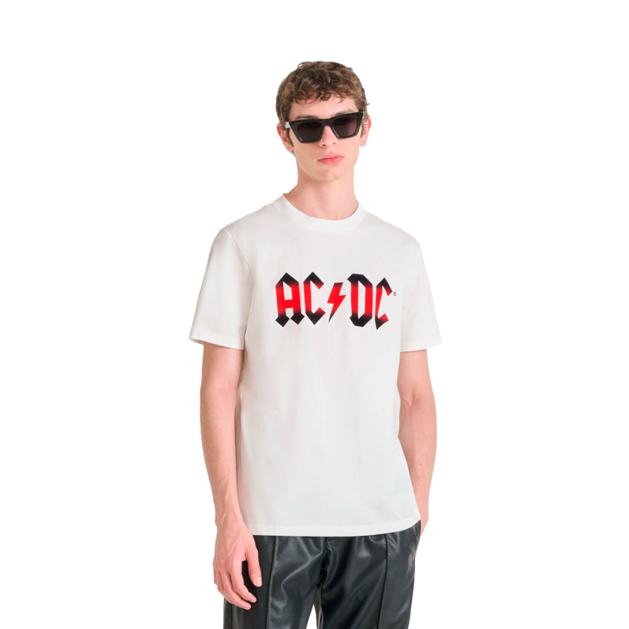 camiseta-con-estampado-ac-dc