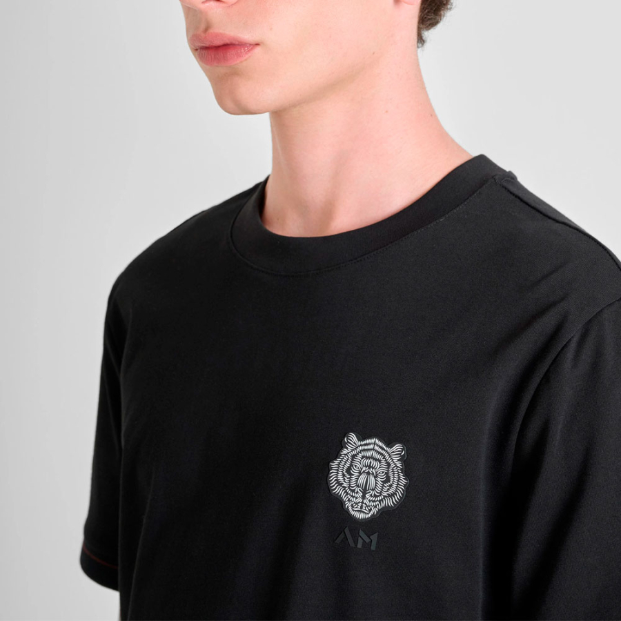 camiseta-com-logo-de-tigre-pequeno