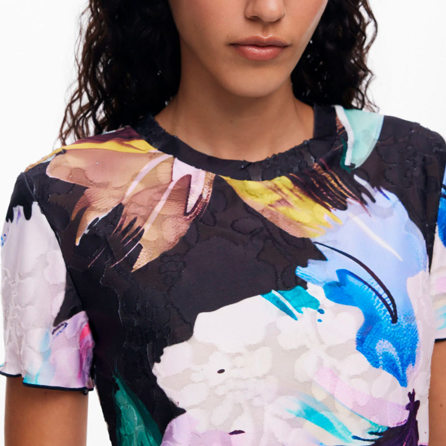 camiseta-texturizada-com-flores camiseta-texturizada-com-flores