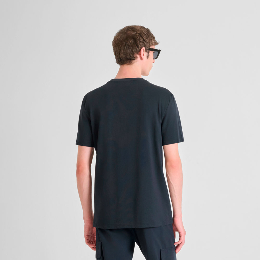 camiseta-com-estampa-de-logotipo camiseta-com-estampa-de-logotipo