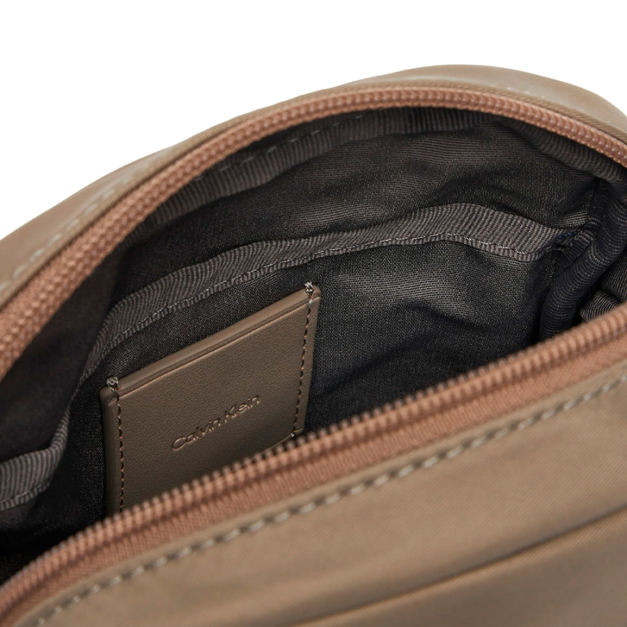 matte-nylon-reporter-bag matte-nylon-reporter-bag