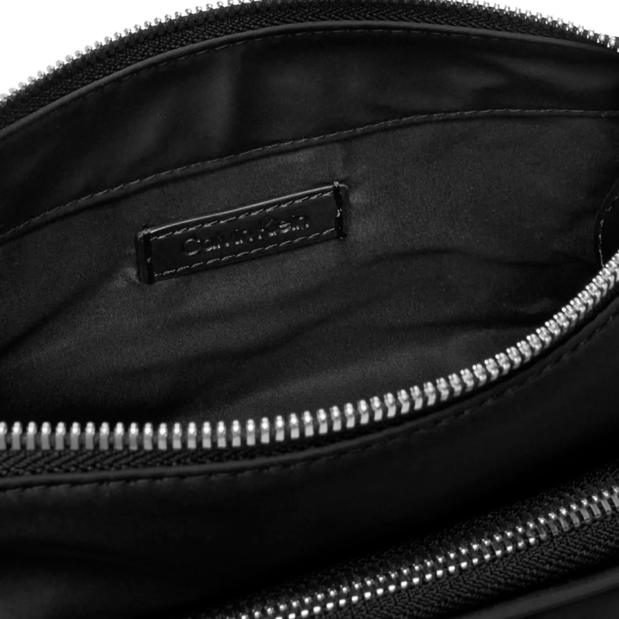 bolsa-de-ombro-em-nylon-macio-e-cetim bolsa-de-ombro-em-nylon-macio-e-cetim