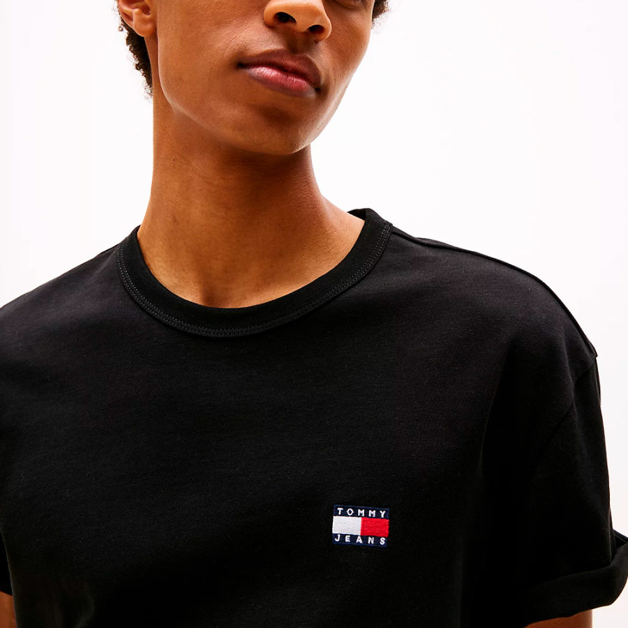 t-shirt-girocollo-con-toppa-tono-su-tono