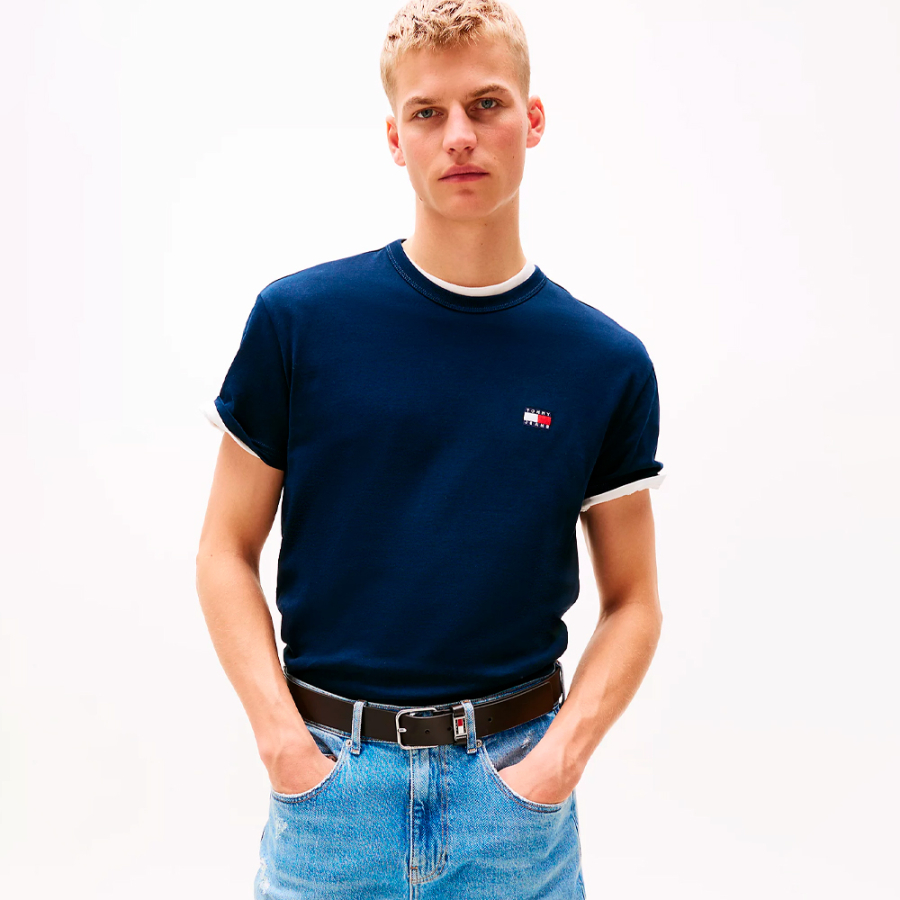 camiseta-de-cuello-redondo-con-parche-tonal camiseta-de-cuello-redondo-con-parche-tonal