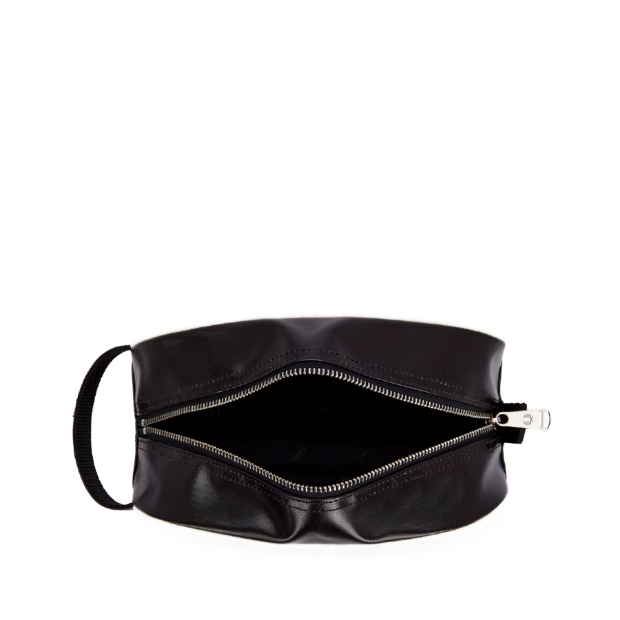 laurel-wreath-wash-bag laurel-wreath-wash-bag