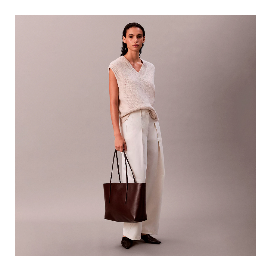 sac-fourre-tout-avec-logo-monogramme-et-pochette sac-fourre-tout-avec-logo-monogramme-et-pochette