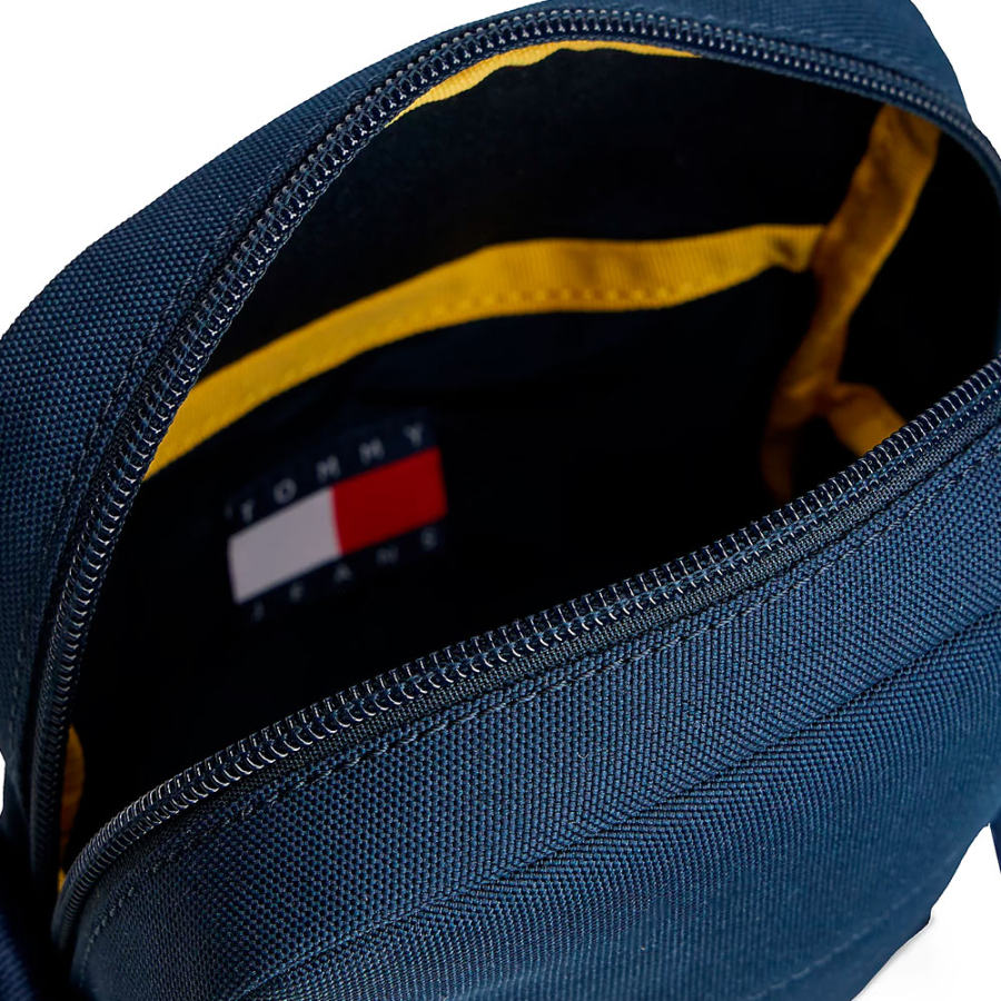 bolsa-transversal-com-inscricao-essencial-da-reporter bolsa-transversal-com-inscricao-essencial-da-reporter