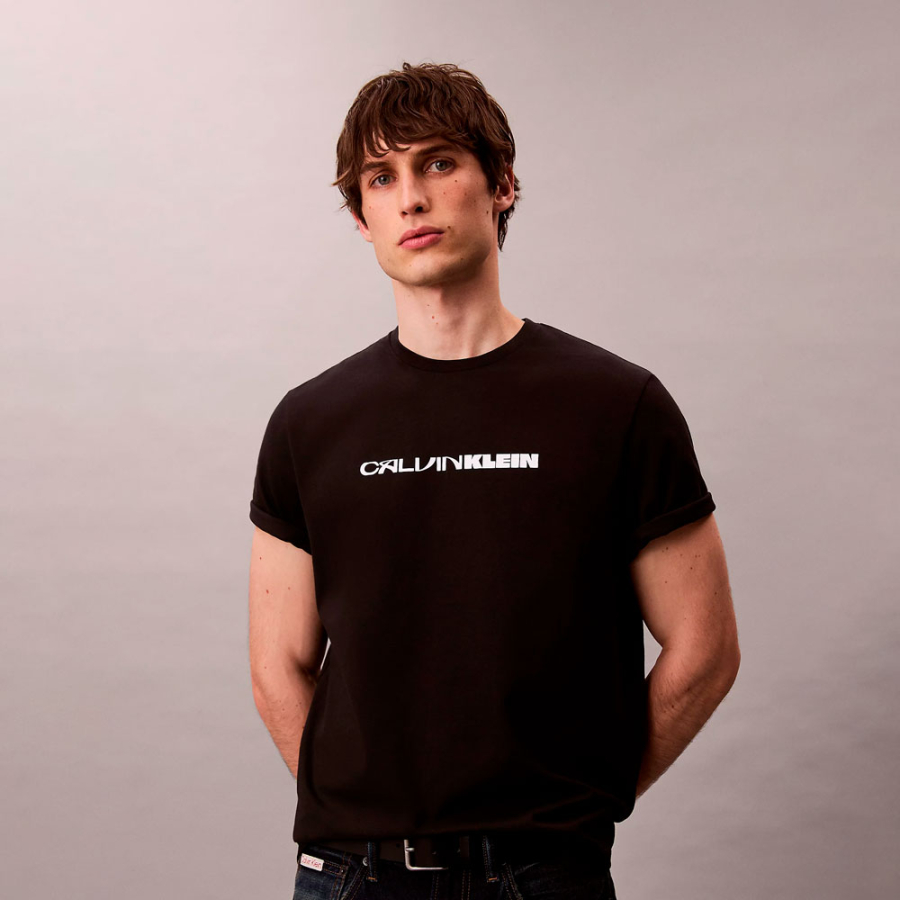 loose-fitting-tee-with-bold-graphic-logo