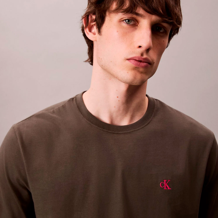 t-shirt-ample-avec-monogramme-brode